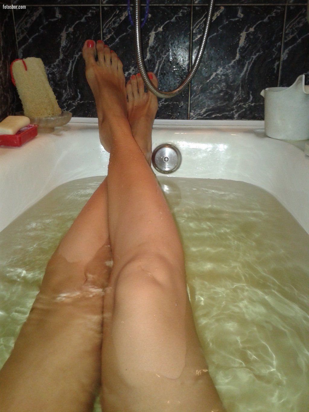 вытянула ноги в ванной фото - FotoSbor.com