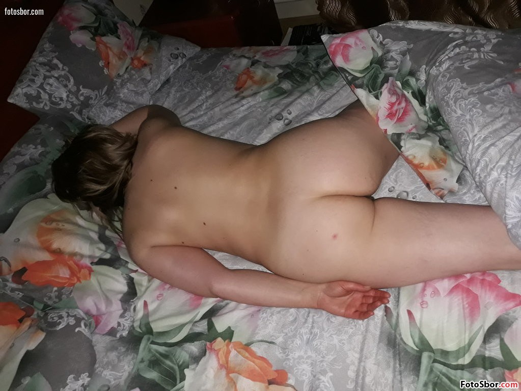 Порно фото Пьяная и голая жена спит после траха смотреть бесплатно