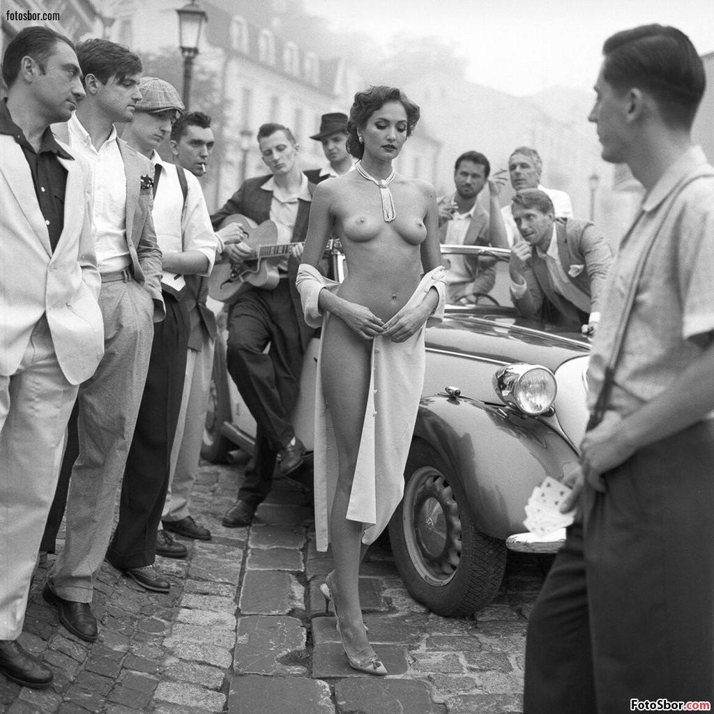 Женщины голые с мужиком на улице стоят (80 фото)