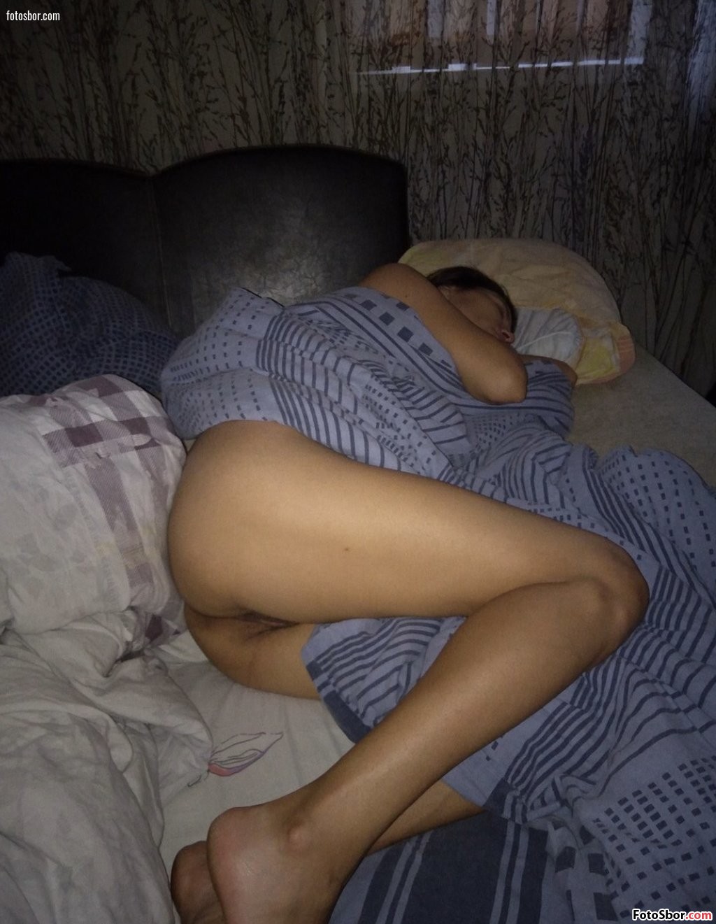смотреть как спит голая сестра фото 10