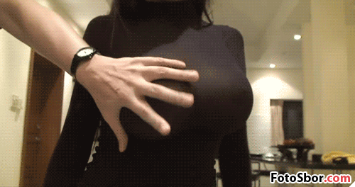 Порно видео Парень трогает грудь. Смотреть Парень трогает грудь онлайн